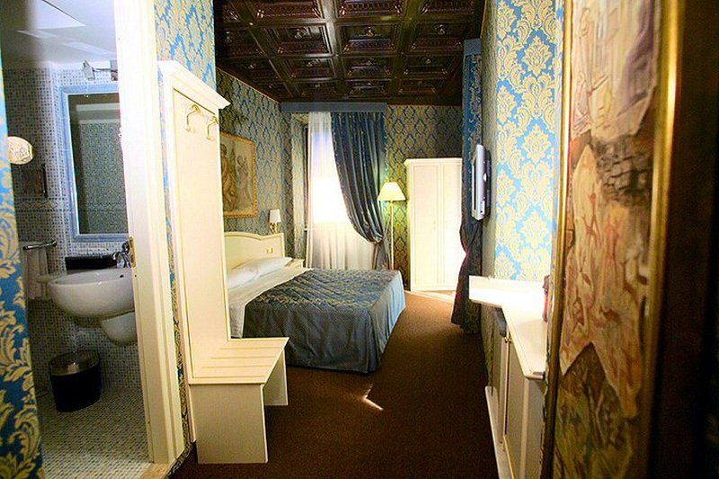 Affittacamere Residenza Canova Tadolini 4*