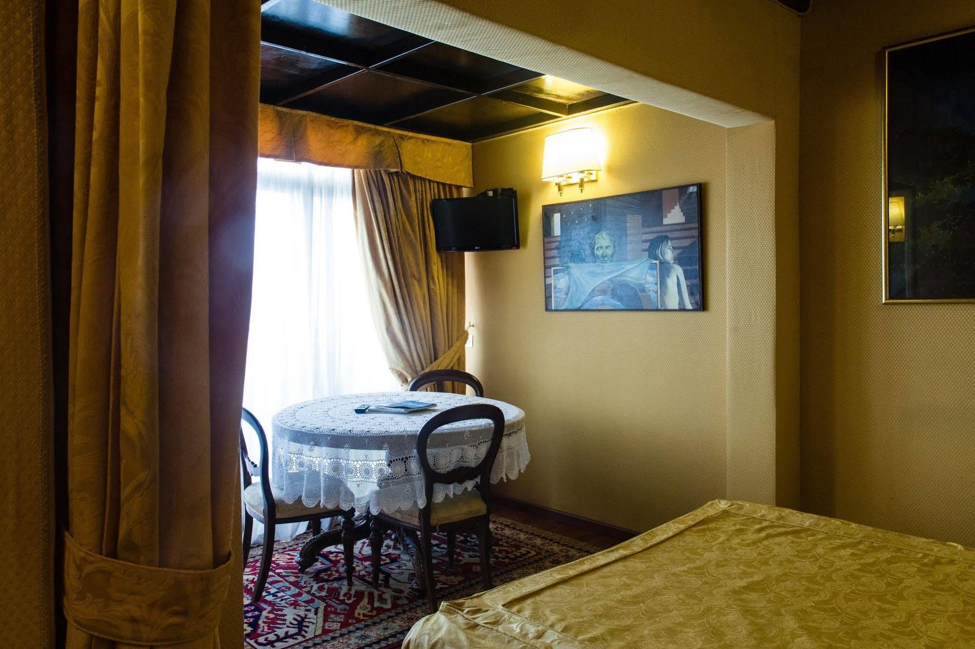 Affittacamere Residenza Canova Tadolini 4*